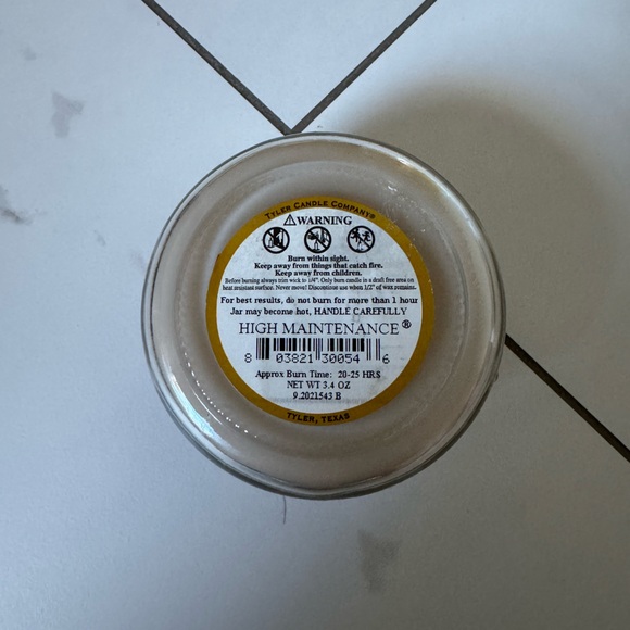 TYLER CANDLE COMPANY “DIVA” SCENT (1 PC) - Picture 3 of 3